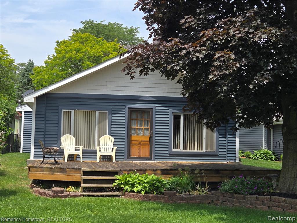 8991 LakeView Drive, White Lake, MI — front exterior