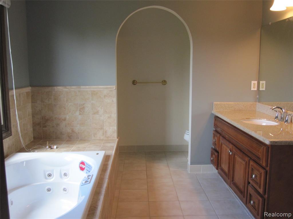 396 Shellbourne Drive, Rochester Hills, MI 48309 — Photo 10