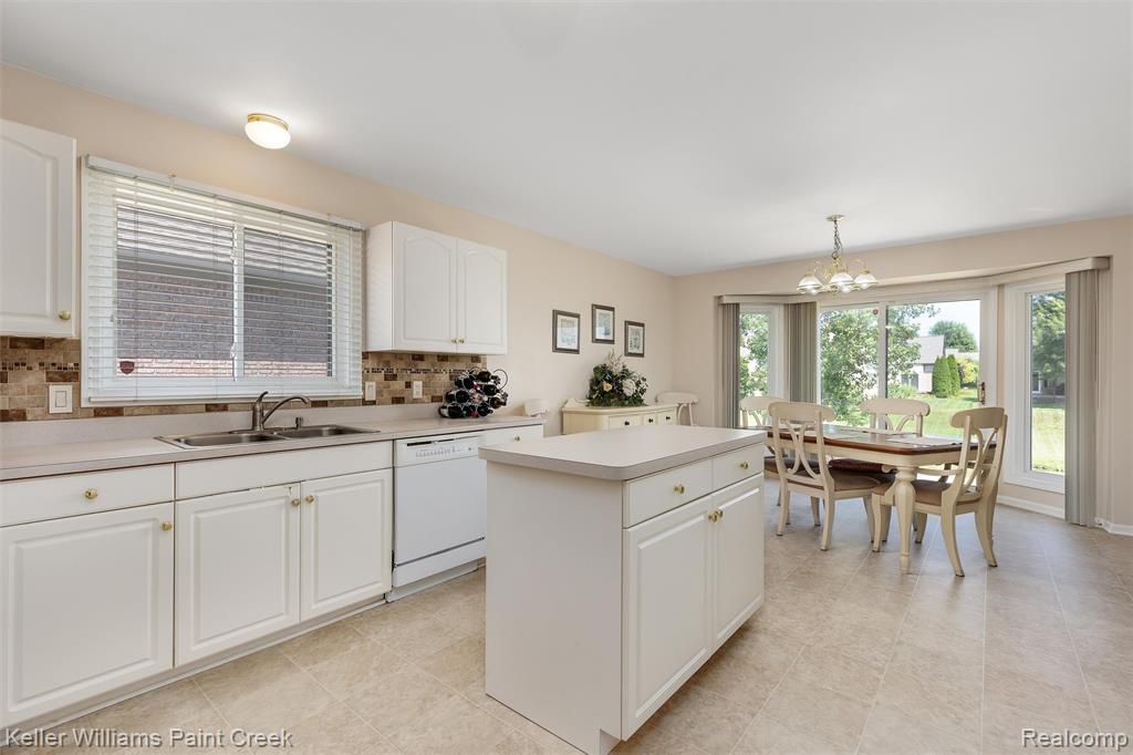 49240 Shenandoah Drive, Macomb, MI 48044 — Photo 22