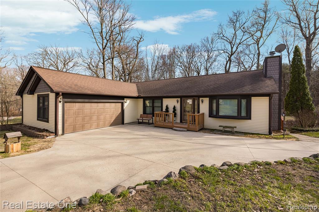 4921 Crestview Drive, Clarkston, MI 48348 — Photo 2