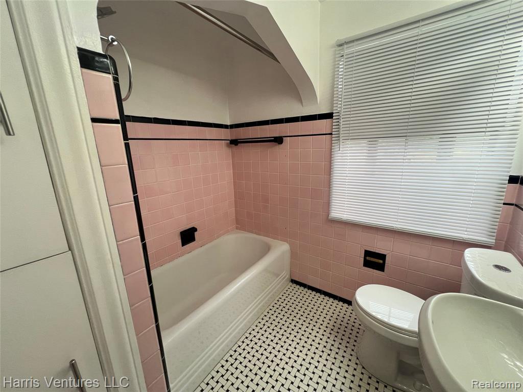 9527 E Outer Drive, Detroit, MI 48213 — Photo 32