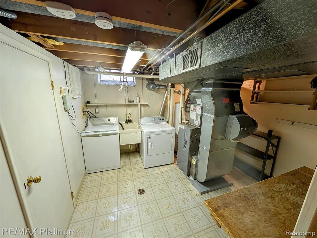 7725 Berwick Drive, Westland, MI — Photo 33