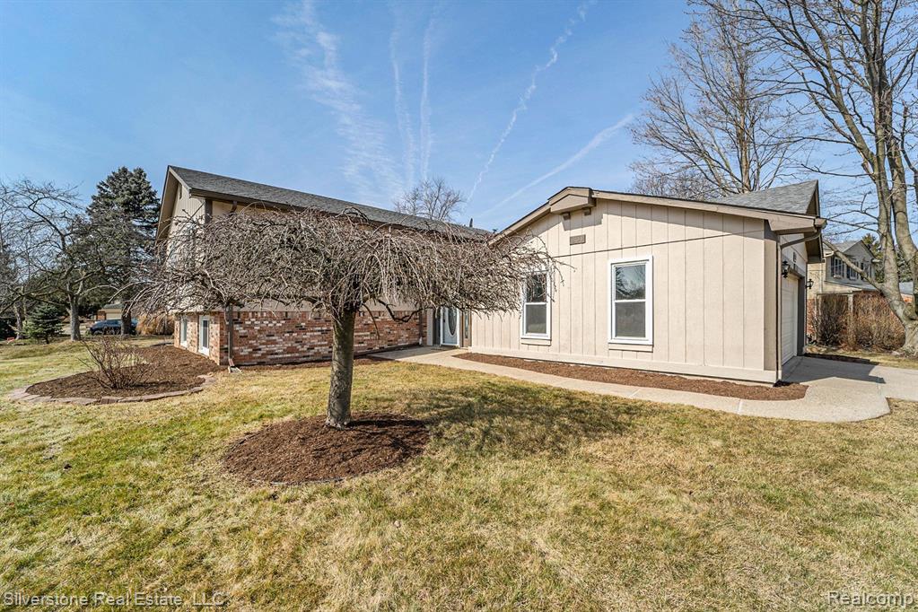 804 DICKSON Lane, Rochester Hills, MI 48307 — Photo 3