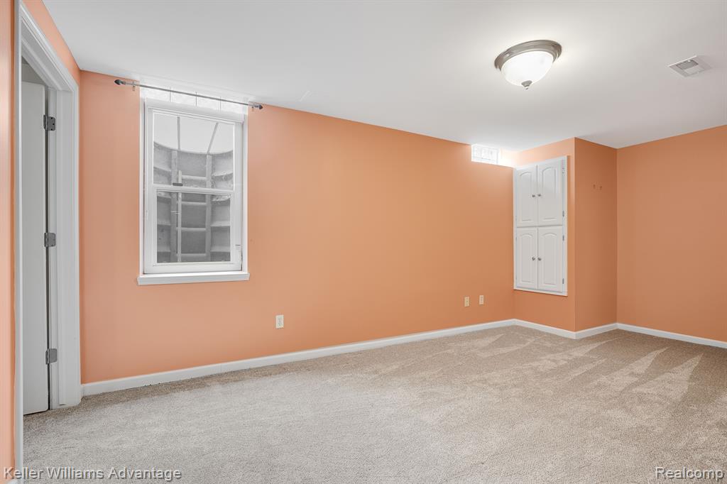 39438 VILLAGE RUN Drive, Northville, MI 48168 — Photo 33