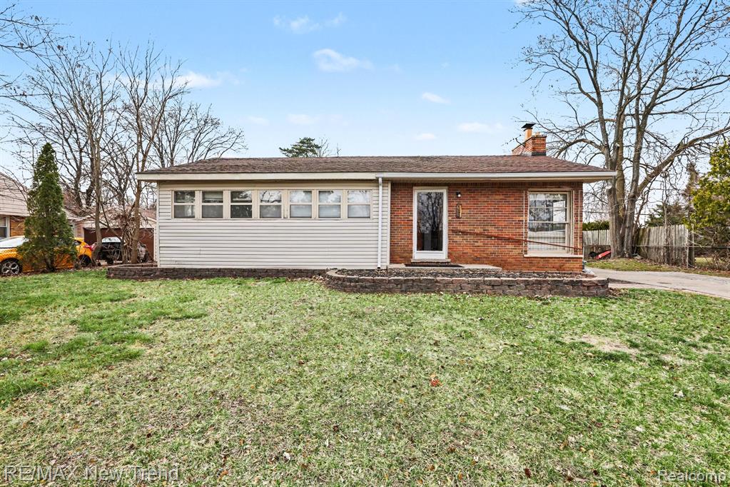 2174 Middlebelt Road, West Bloomfield, MI 48324 — Photo 2