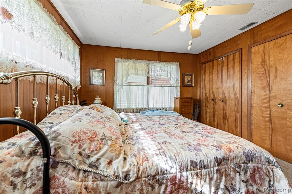 18676 Vreeland Road, Woodhaven, MI 48183 — Photo 12