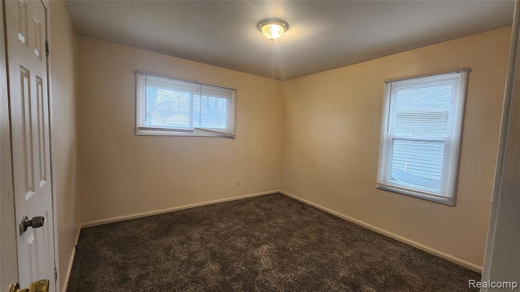 585 E Harwood Avenue, Madison Heights, MI 48071 — Photo 9