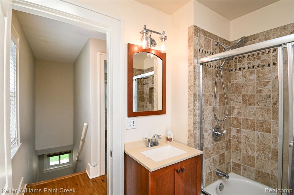 606 N CENTER Street, Royal Oak, MI 48067 — Photo 25