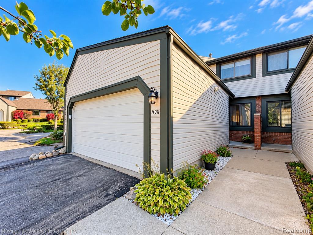 1198 Concord Court, Northville, MI 48167