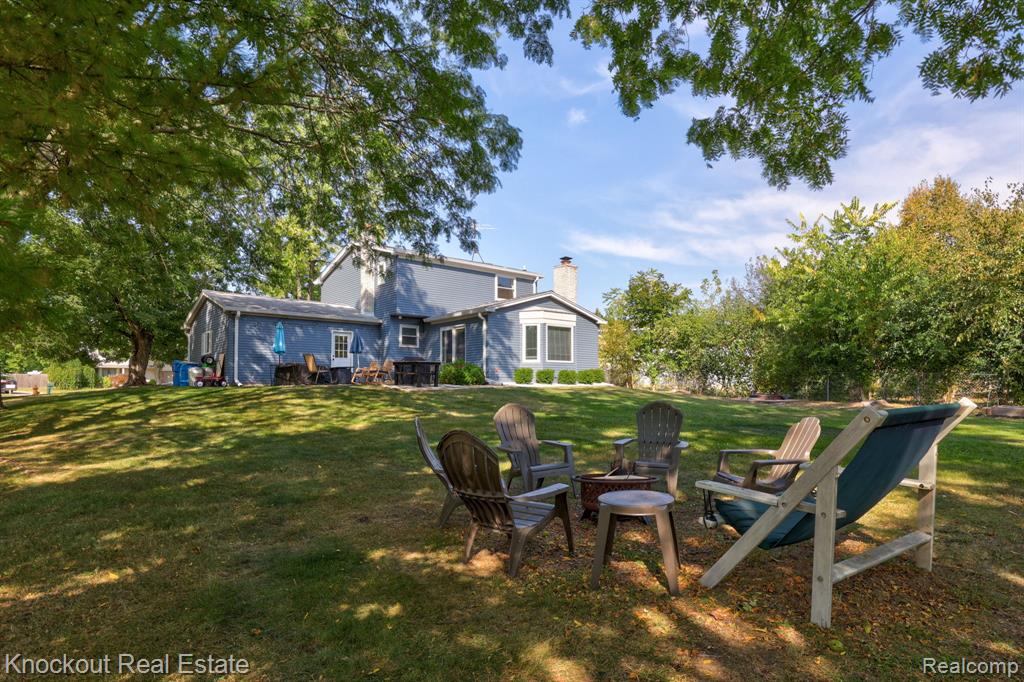 6157 Barker Circle, Waterford, MI 48329 — Photo 3
