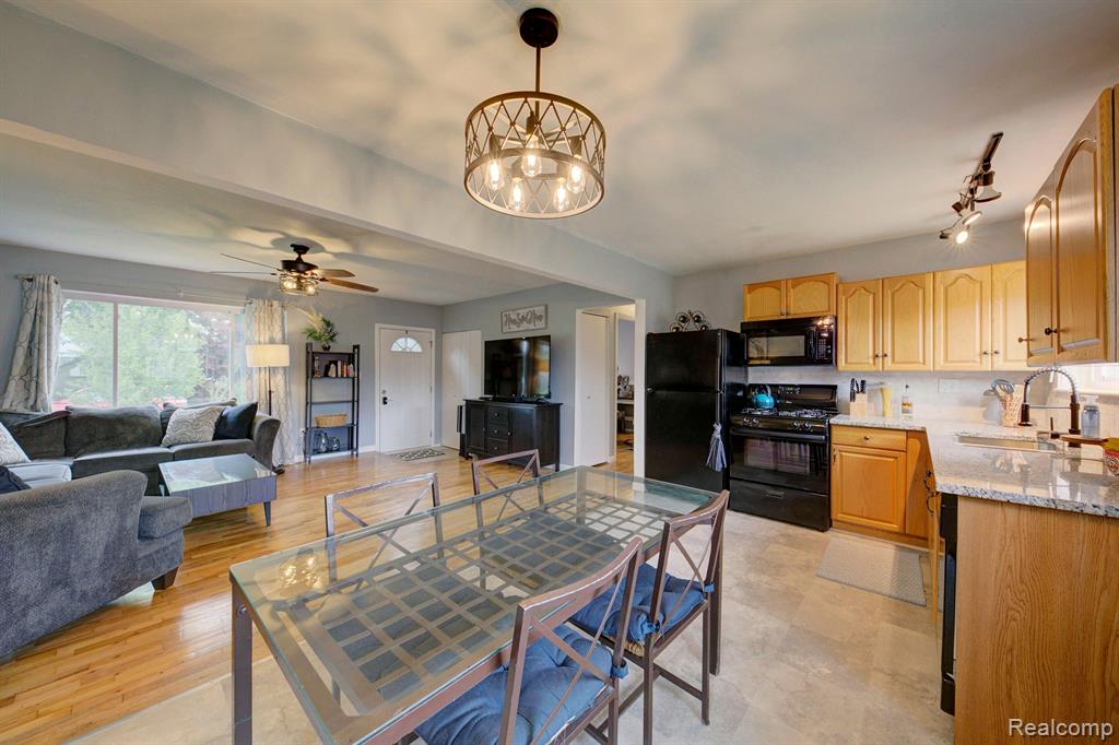 42208 HAYES Street, Belleville, MI 48111 — Photo 12