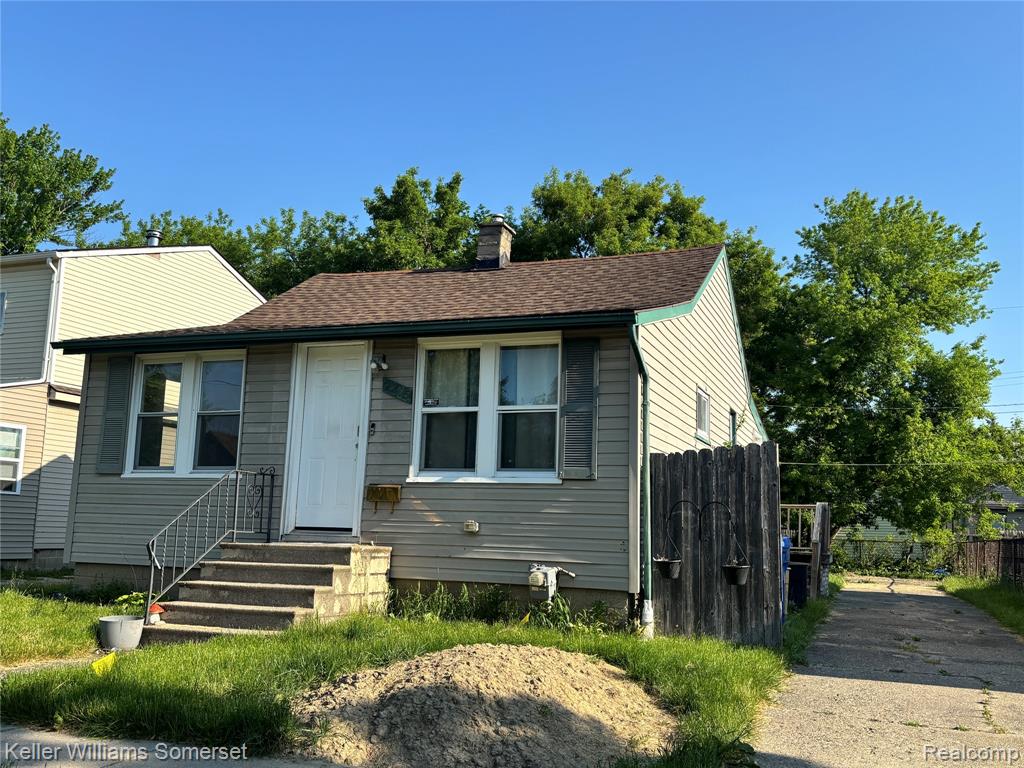 7275 Chalmers Avenue, Warren, MI 48091 — front exterior