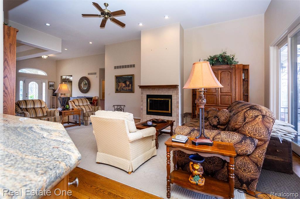 10215 Mill Pointe Drive, Goodrich Vlg, MI — Photo 13