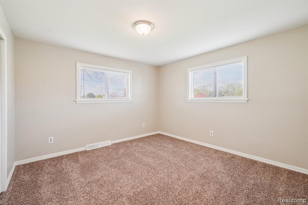 4994 N Michigan Avenue, Saginaw, MI 48604 — Photo 15