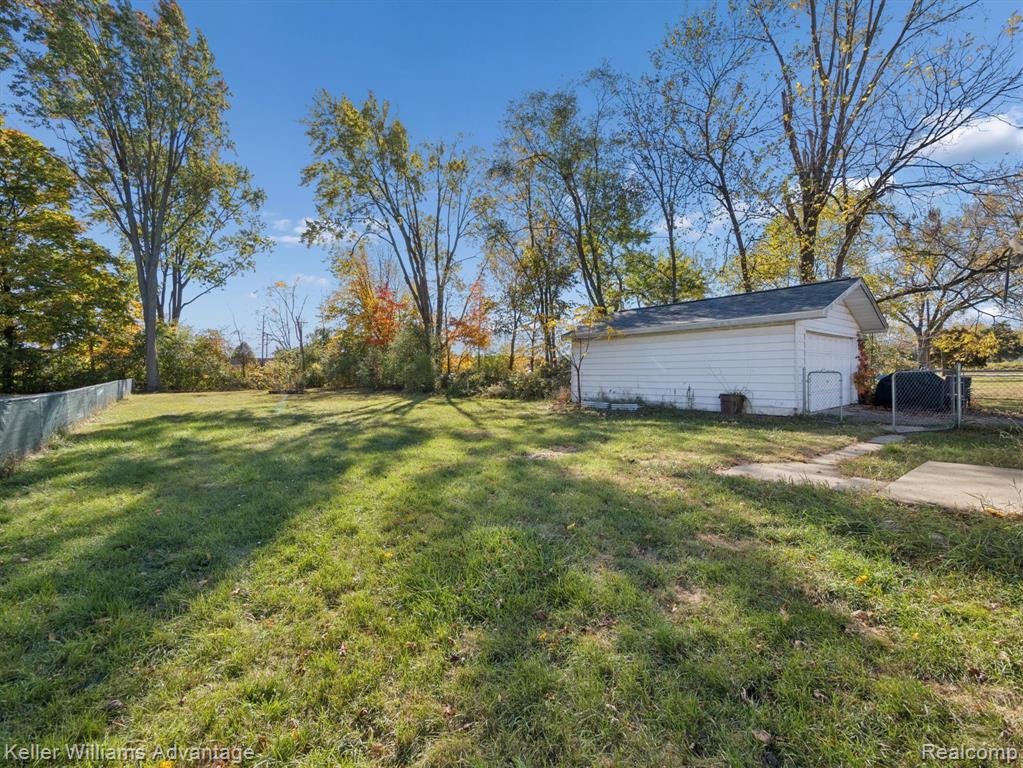 6008 Burroughs Avenue, Sterling Heights, MI 48314 — Photo 25