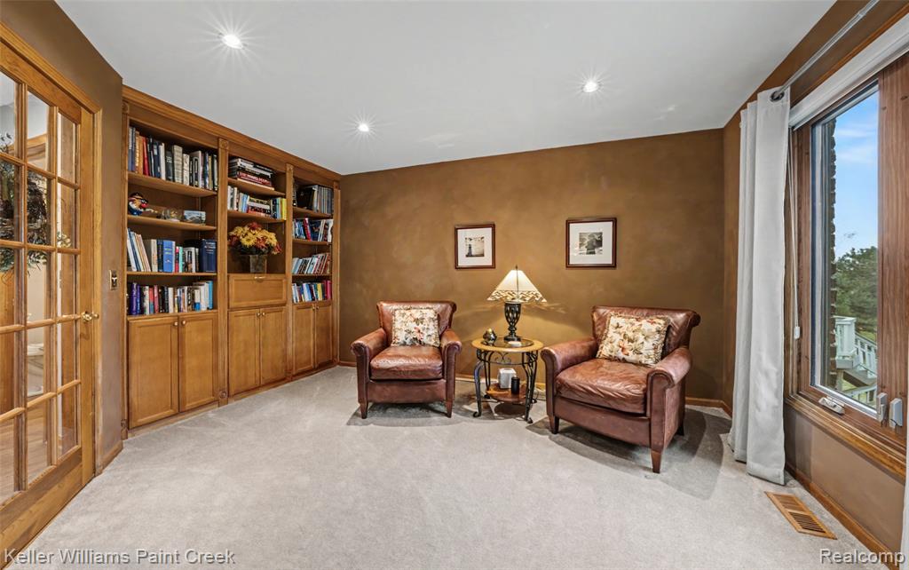 247 Glenmoor Drive S, Rochester, MI 48307 — Photo 25