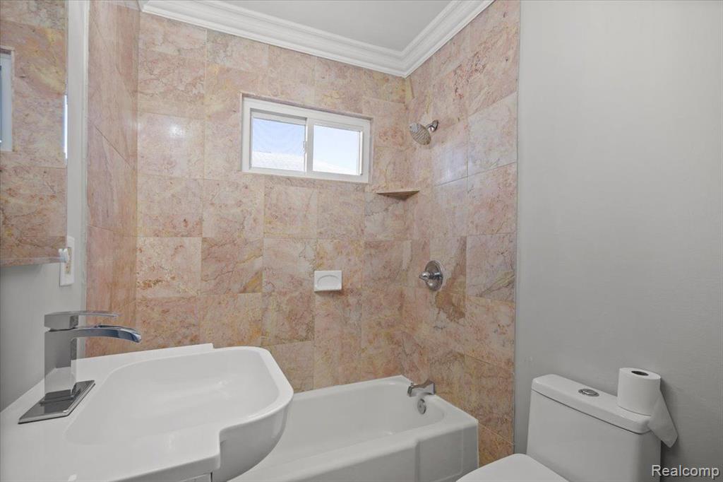 567 E MADISON Avenue, Pontiac, MI 48340 — Photo 21