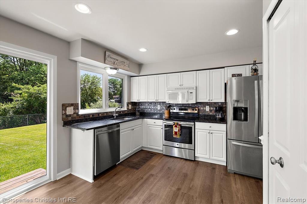 555 Worthington Road, Canton, MI 48188 — Photo 15