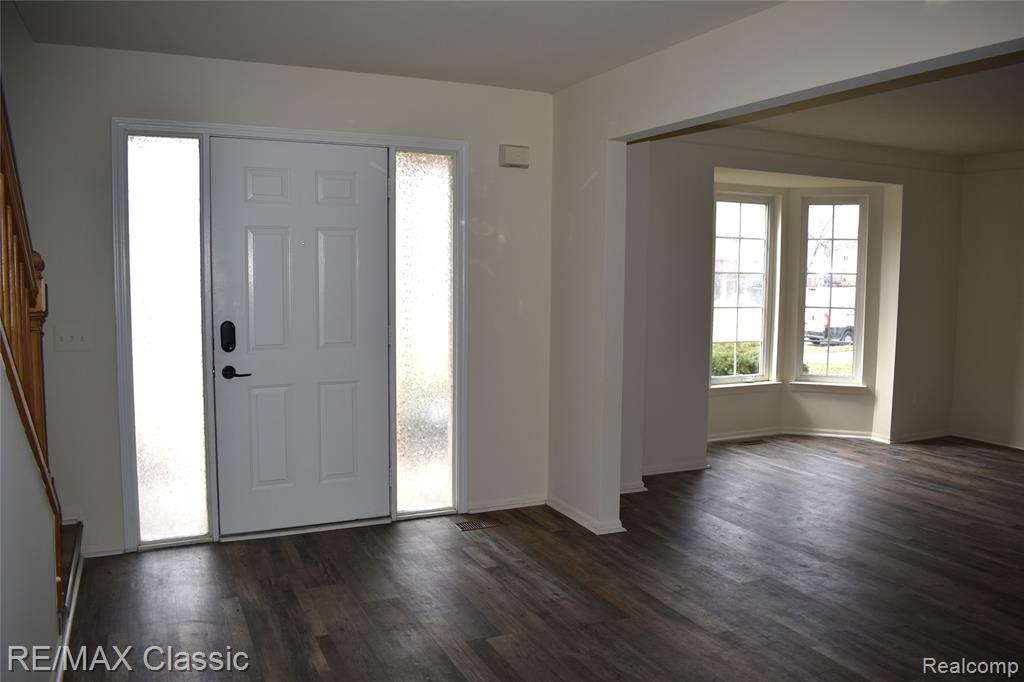 201 Columbia Drive, South Lyon, MI 48178 — Photo 8