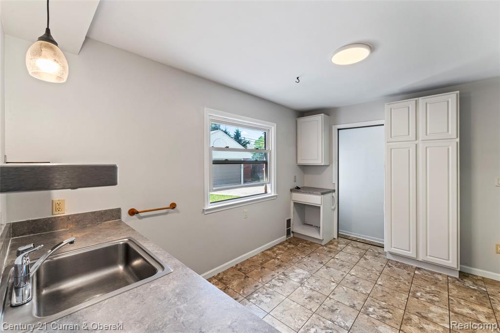 505 Hollywood Avenue, Grosse Pointe Woods, MI 48236 — Photo 8
