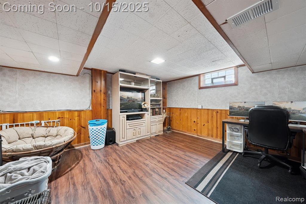 9931 E Clements Circle, Livonia, MI 48150 — Photo 32