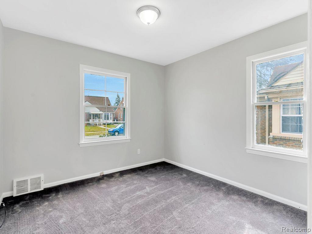 8651 HAZELTON Street, Dearborn Heights, MI 48127 — Photo 16
