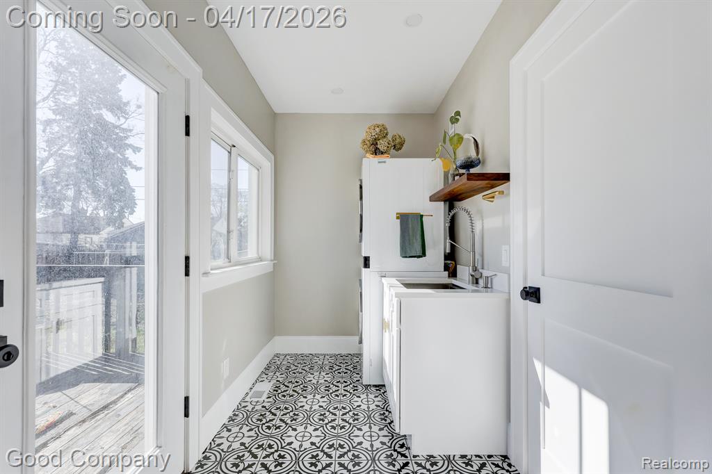 812 E George Avenue, Hazel Park, MI 48030 — Photo 15