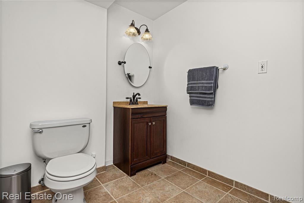 7570 Greenway Lane, West Bloomfield, MI 48324 — Photo 62