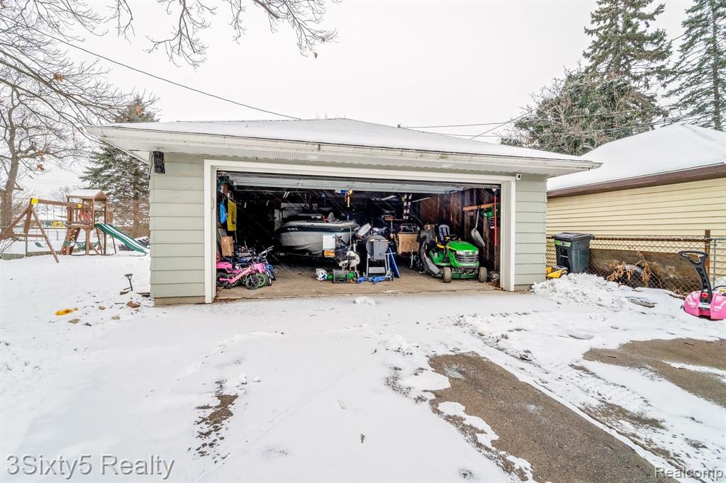 744 RIVERBANK Street, Wyandotte, MI 48192 — Photo 45