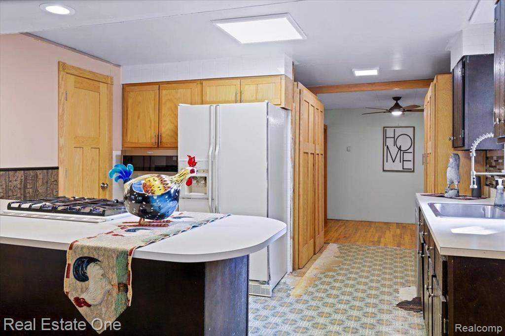 936 RIDGE Road, Lake Orion, MI 48362 — Photo 21