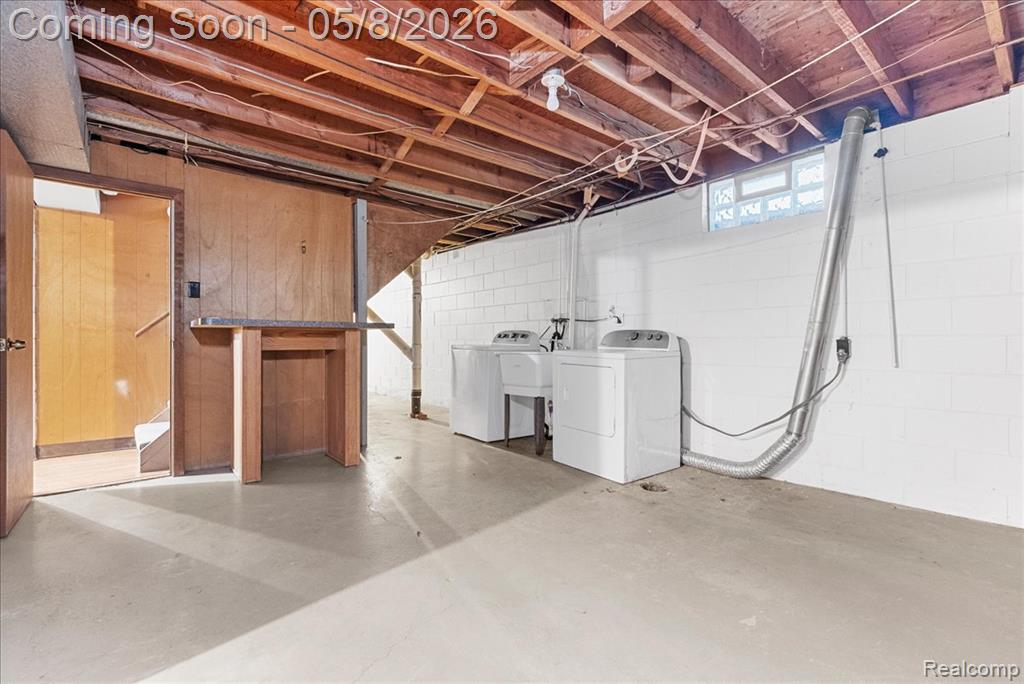 2413 Kuerbitz Drive, Lansing, MI 48906 — Photo 32