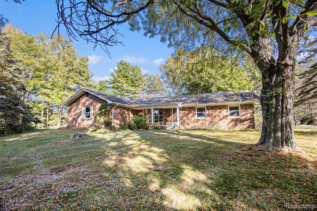 2805 Oakview Drive, Dryden, MI 48428 — Photo 2
