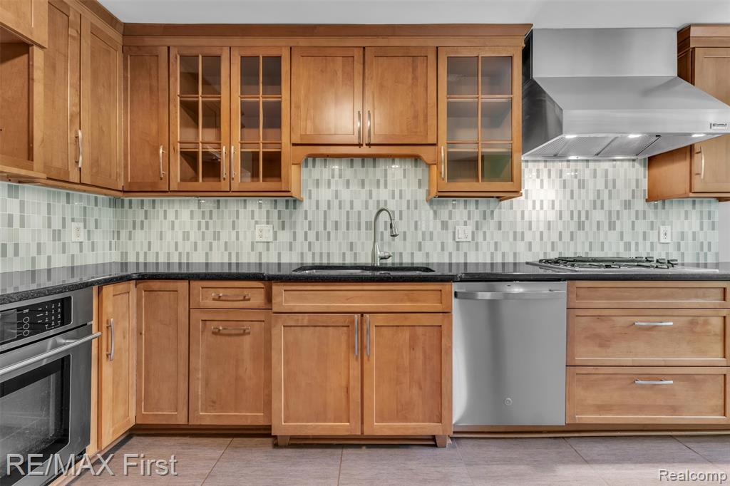 31923 Bella Vista Drive, Farmington, MI 48334 — Photo 10