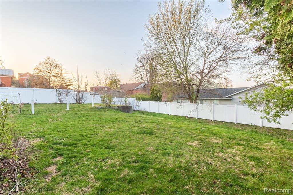 39 E ELM Avenue, Monroe, MI 48162 — Photo 6