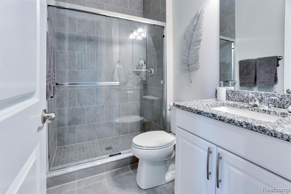5557 HELMSDALE Boulevard, West Bloomfield, MI — Photo 16