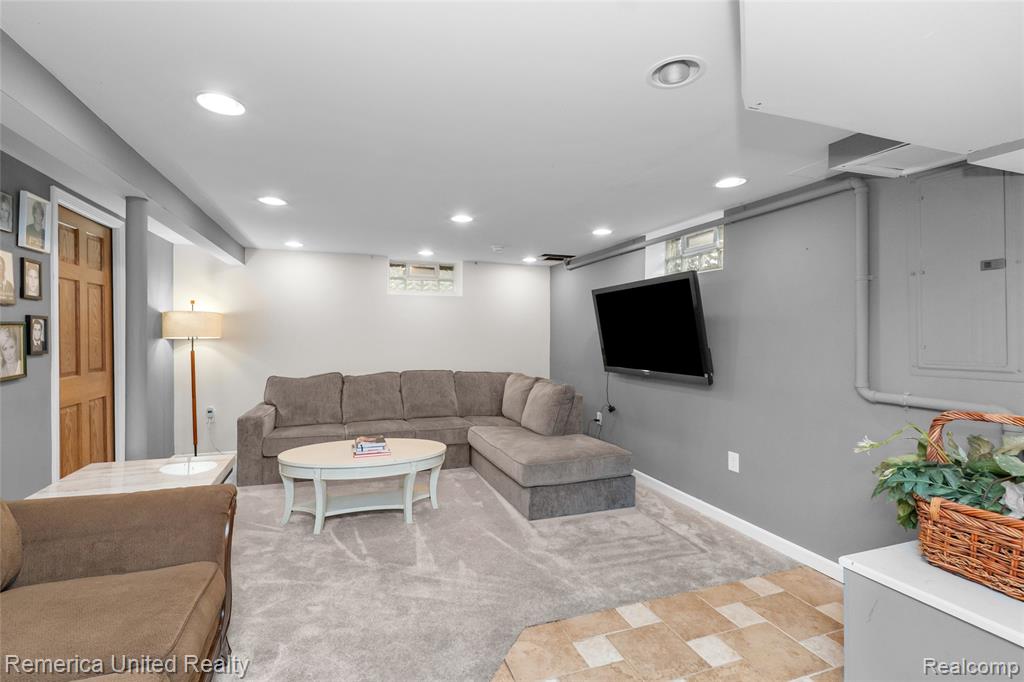 717 S Edgeworth Avenue, Royal Oak, MI 48067 — Photo 38