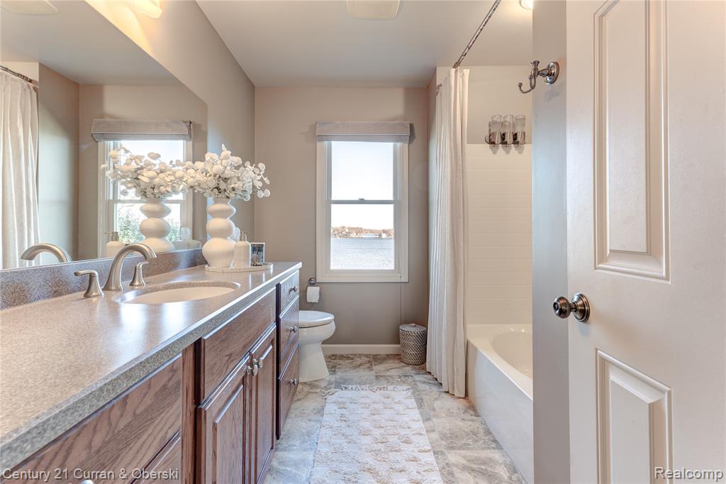 8308 Peninsular Drive, Fenton, MI 48430 — Photo 39