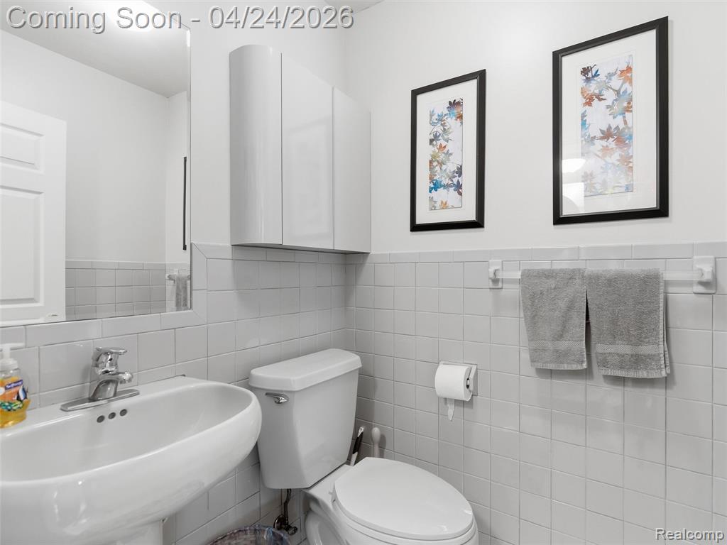 5617 Millpointe Drive, Waterford, MI 48327 — Photo 18