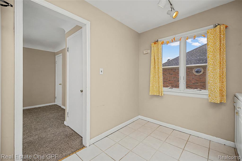 506 W 12 Mile Road, Royal Oak, MI 48073 — Photo 33
