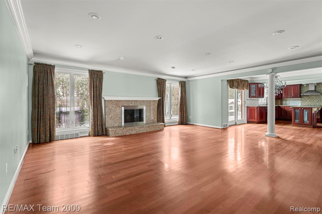 741 Briarcliff Drive, Grosse Pointe Woods, MI 48236 — Photo 12