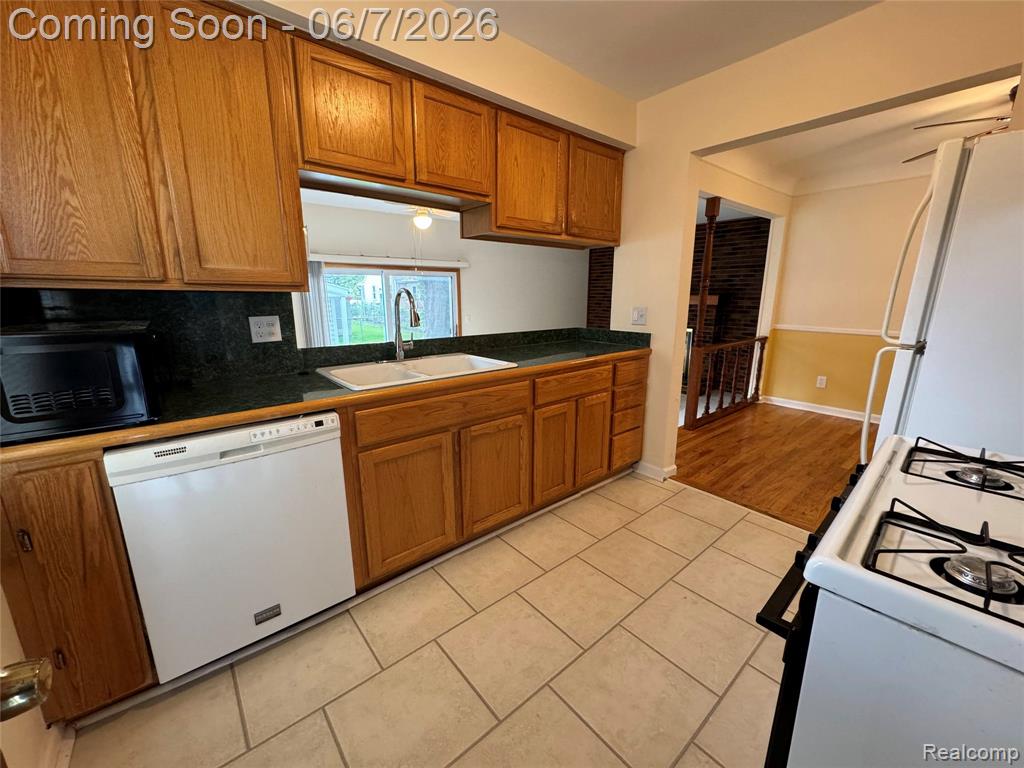 4235 Buckingham Avenue, Berkley, MI 48072 — Photo 11