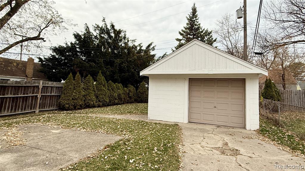 805 Milton Avenue, Hazel Park, MI 48030 — Photo 11