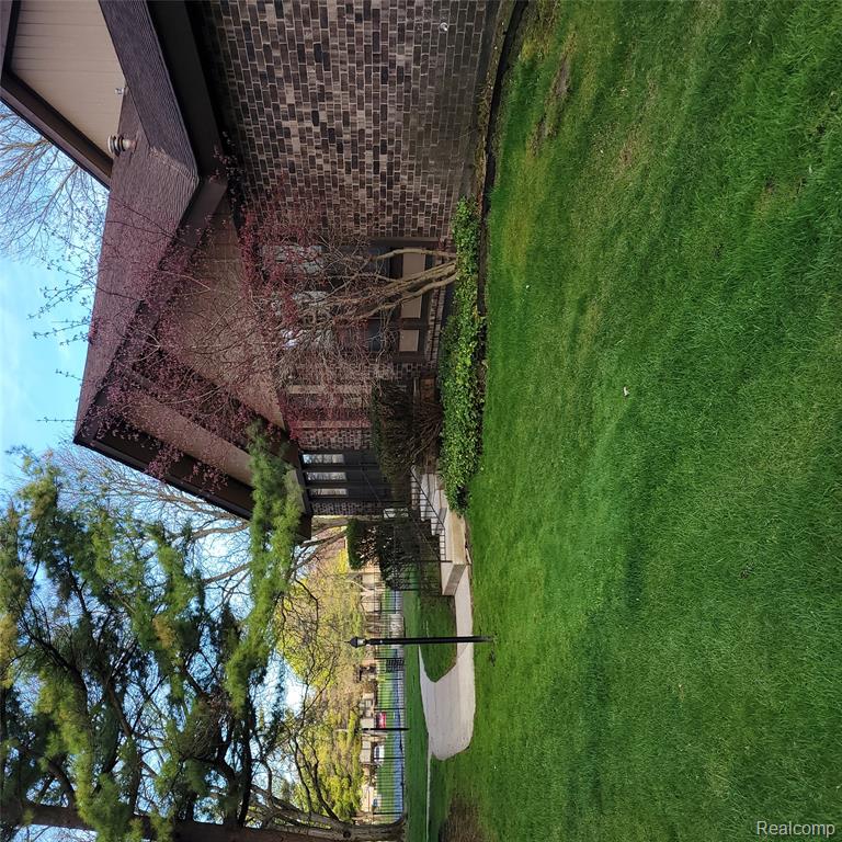 25191 Greenbrooke Drive, Southfield, MI 48033
