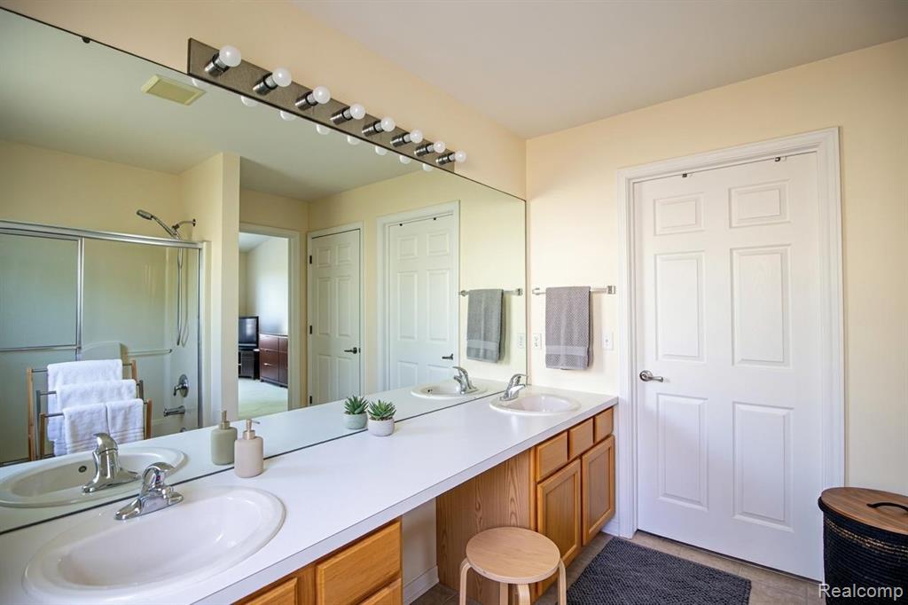 227 Biltmore Drive, Troy, MI 48084 — Photo 8