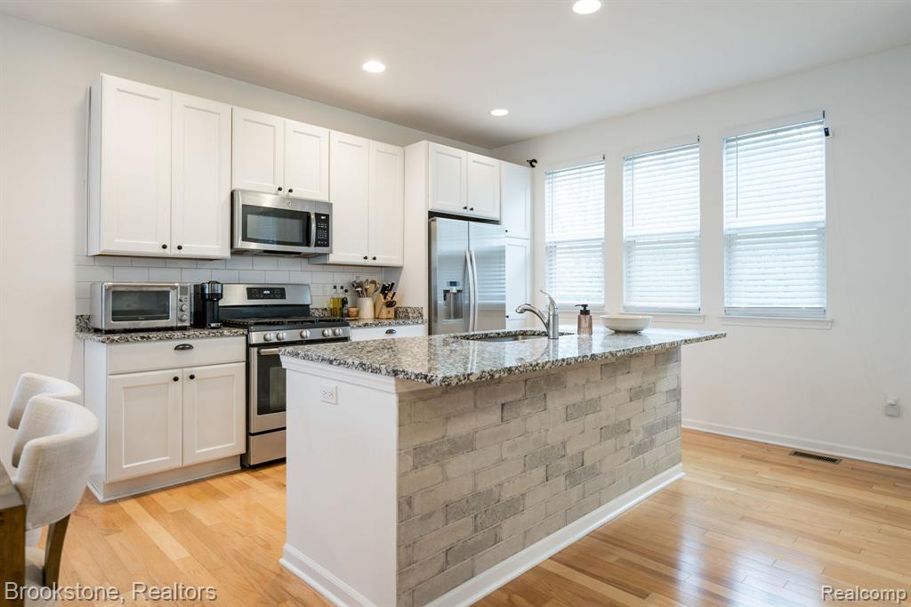 512 Midland Boulevard, Royal Oak, MI 48073 — Photo 12