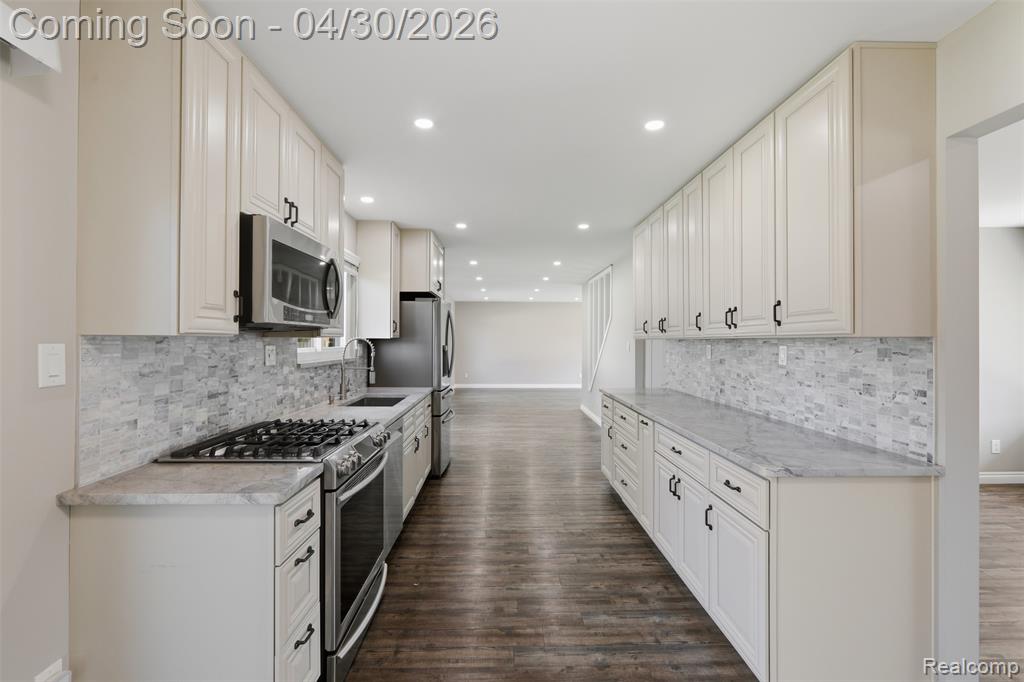 7978 Little Farm Lane, West Bloomfield, MI — Photo 14