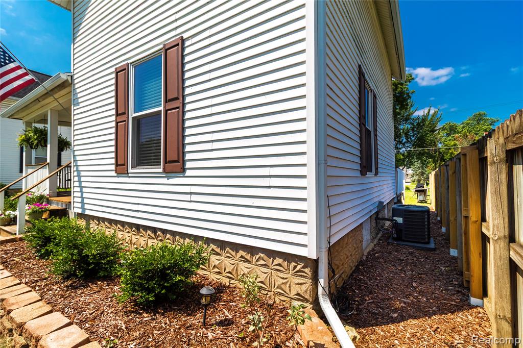 835 N Main Street, Lapeer, MI 48446 — Photo 33