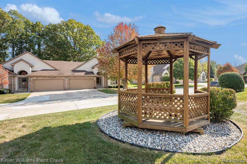 47158 Hunters Chase Drive, Macomb, MI 48042 — Photo 24