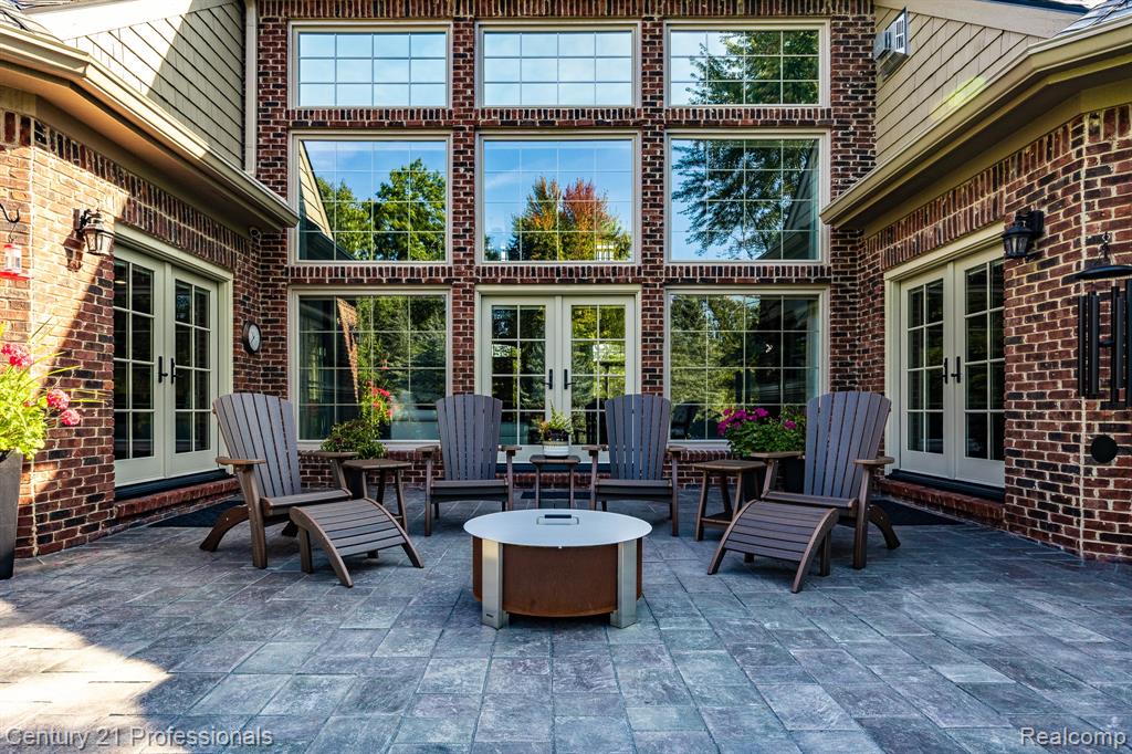 8242 Pine Hollow Court, Grand Blanc, MI 48439 — Photo 9