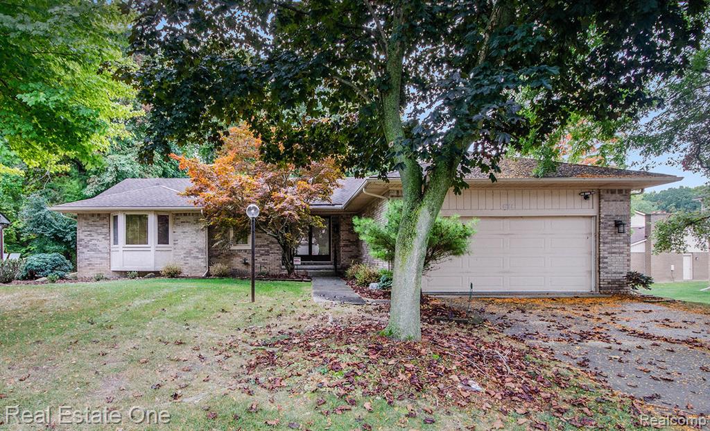 6281 Quaker Hill Drive, West Bloomfield, MI — front exterior